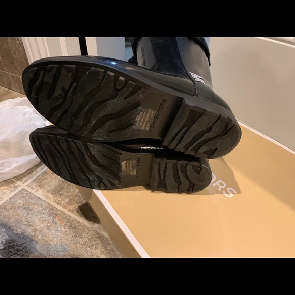 Michael Kors rain/winter boots. Size 8 - Picture 3 of 3
